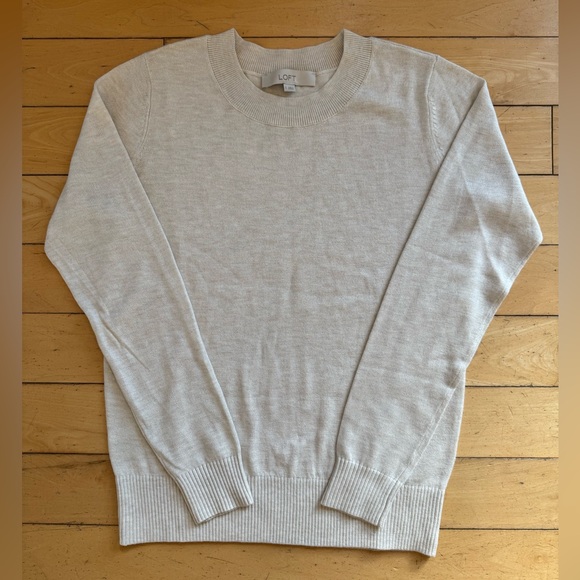 LOFT Sweaters - Loft simple elegant beige long sleeve crew neck lightweight knit sweater women S